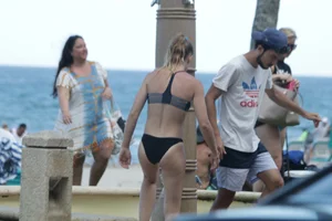 Candid Florida beach and bikini girls