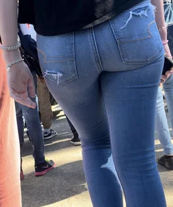 Blonde with nice ass in tight jeans (OC)