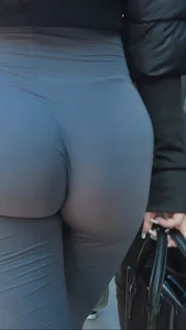 Insane jiggly tight ass white girl (NOT OC)