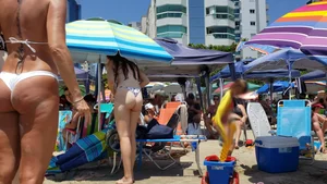 Brazillian beach creepshots, huge gallery of candid girls in swimsuits
