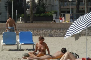 Sexy mature girls on Vilanova topless beach