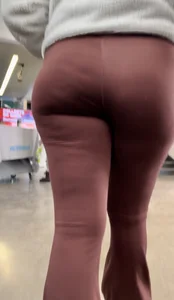 College girl with a FANTASTIC bubble (Coloured leggings)