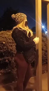 Athletic bubble butt blonde in leggings waiting for Uber pickup.