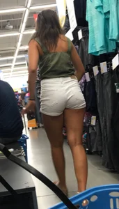 Hot Candid Butt in Shorts And Awesome Legs Creepshot