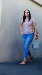 Beautiful plain pants in thin women. LOOK AT IT!