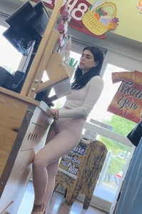 Jiggly booty latina in light pink lulu’s (OC)