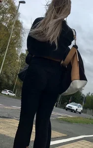 Tight ass in leggings with vtl