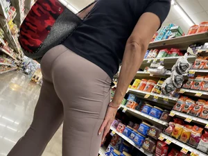 Curly Latina MILF with Big Ass OC