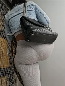 Ebony booty grey leggings Part 1 (GIF)(jiggle)(bending)