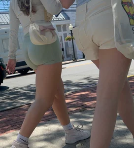Thicc chick and her friend afternoon stroll w/ tight green yoga shorts