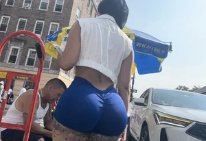 Dominican Parade Fat Ass Latina in blue leggings (OC)