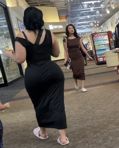 Beautiful Big booty hourglass Latina milf