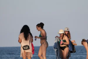 Deerfield Beach girls in bikinis