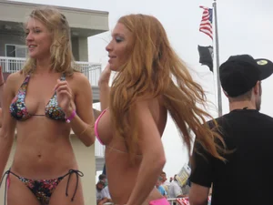 IOP Bikini Contest Drivin N' Cryin Show May 2009