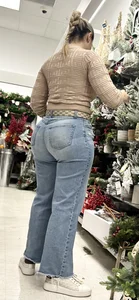 Latina baddie nice phattie in jeans‼️
