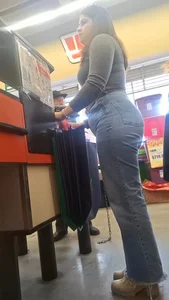 Latina big buttocks/perras nalgotas en jeans [oc]