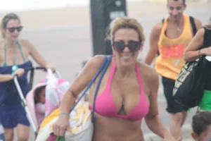 Florida beach and bikini girls