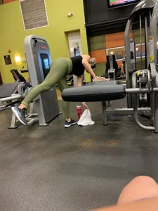 Girl working out with a nice ass in green leggings