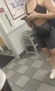 2 gym baddies with nice asses in line