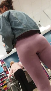 Shopping girl ass view in que