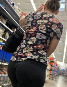Perfect shape on this milf ass