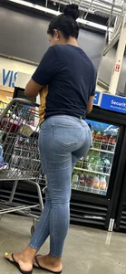 Chica shows bendover abilities + standard caps of chic w nice ass @ Wally‼️