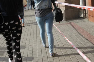 Candid Girls in Tight Pants on the Street, Creepshots Gallery