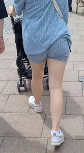 Sexy milf with pretty face and great ass