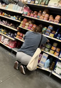 VPL white girl in shorts