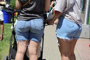 TONS OF ASSES. Jeans, spandex, shorts, dresses. This post has it ALL!