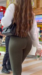 Fit Latina Spinner Mall Shopping in Green Leggings