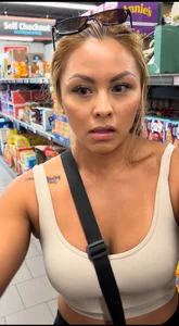 BEAUTIFUL Latina MILF bending over😍(oc)