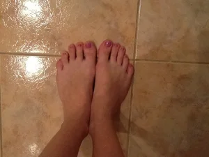Selfies of gils' feet and legs