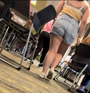 (OC) college girls at lunch and dinner