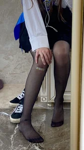 Teen girls and their feet
