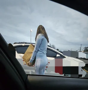 Latina mom with a dumpy in tracksuit [oc]