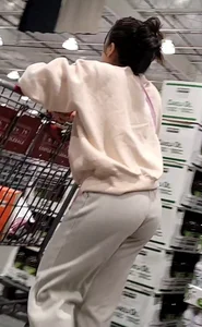 Teen booty in joggers