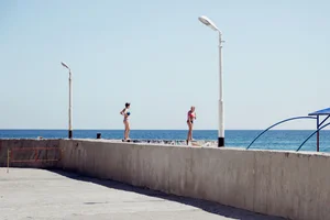 Sexy candid beach and bikini girls