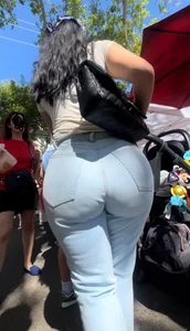 Latina Milf with a PHAT ass in jeans😫 (ОС)