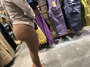 Latina in leggings w/ VTL + bonus caps