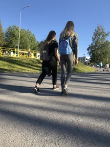 Skinny Girl in Grey Leggings Walking Past the Camera Candid Photos Gallery