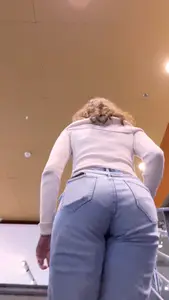 7 college girls going the upstairs in jeans
