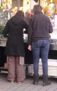 More candid street milfs wearing tight jeans