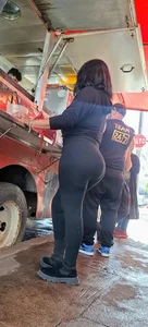 Mature MILF BBL big butt in black leggings [oc]