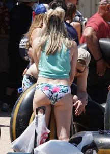 Sexy bikini girls