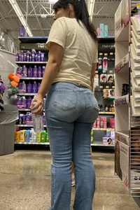Mature Series | BIG LATINA ASS IN JEANS