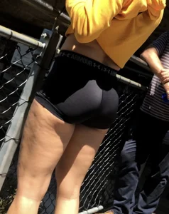 PAWG w/ closeup in shorts