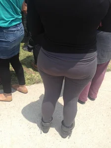 Phat milf booty with vtl in tight grey leggings
