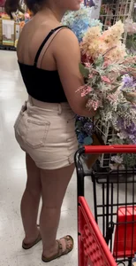 2 brunettes in shorts