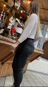 Shapely ass in leather pants🤤